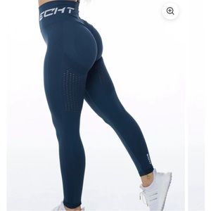 Echt Arise Scrunch Air Leggings sz L BRAND NEW IN BLACK.